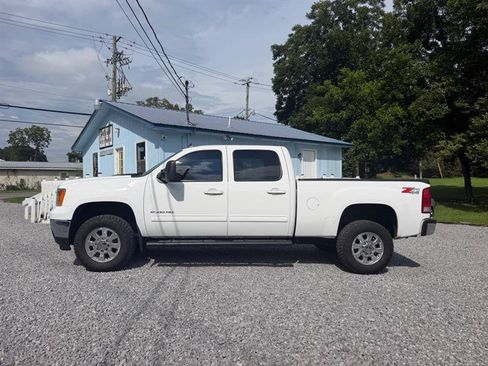 Used 2011 GMC Sierra 2500 SLT w/ SLT Convenience Package AWD/4WD image 3