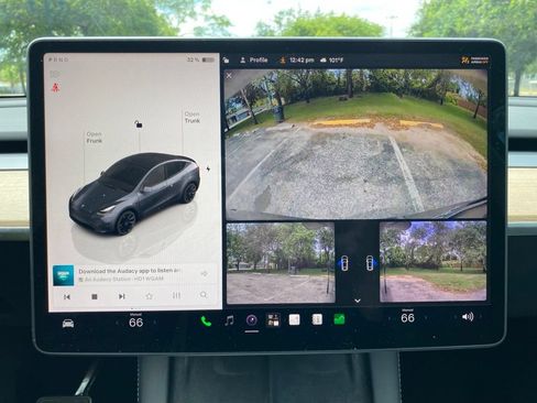 Used 2023 Tesla Model Y AWD image 27