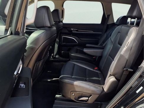 Used 2025 Kia Telluride S image 11