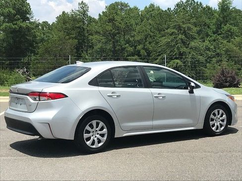 Used 2023 Toyota Corolla LE FWD image 3