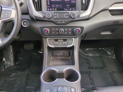 Used 2023 GMC Terrain SLT AWD/4WD image 18