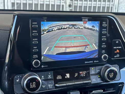 Certified 2021 Toyota Highlander XLE FWD image 19