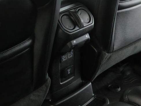 Used 2022 Jeep Wrangler Unlimited Sahara AWD/4WD image 6