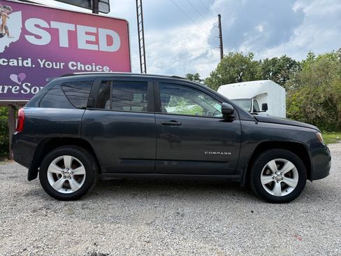 Used 2014 Jeep Compass Latitude w/ Sun/Sound Group FWD image 2