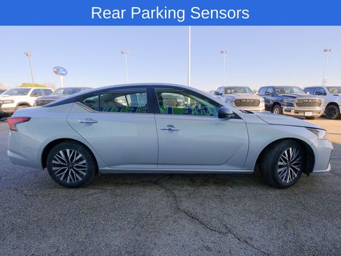 Used 2024 Nissan Altima 2.5 SV image 11