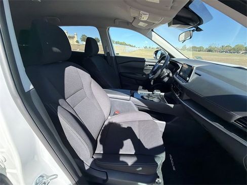 Used 2024 Nissan Rogue S image 27