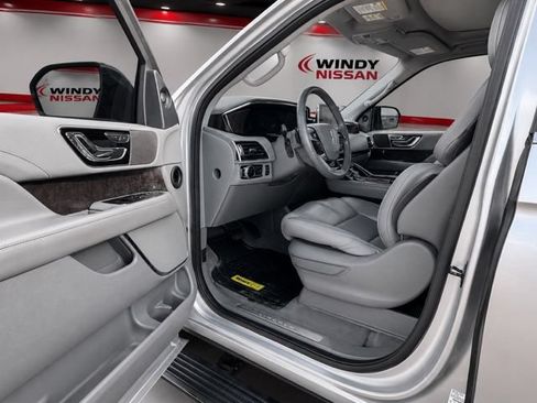 Used 2018 Lincoln Navigator L Select RWD image 15
