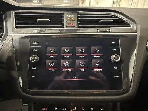 Used 2022 Volkswagen Tiguan SEL R-Line image 33