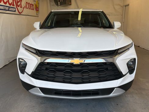 Used 2025 Chevrolet Blazer LT FWD image 3