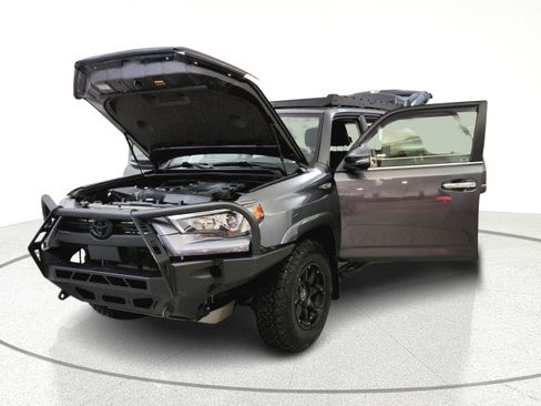 Used 2021 Toyota 4Runner Limited AWD/4WD image 10