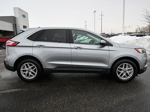 Used 2024 Ford Edge SEL w/ Convenience Package image 3