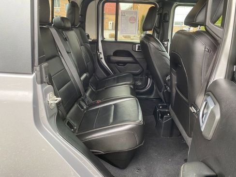 Used 2020 Jeep Gladiator Overland image 26