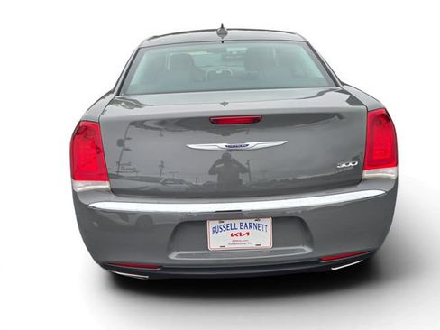 Used 2019 Chrysler 300 Touring w/ Driver Convenience Group RWD image 19