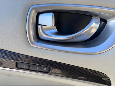 Used 2019 INFINITI QX60 Luxe w/ Essential Package image 28