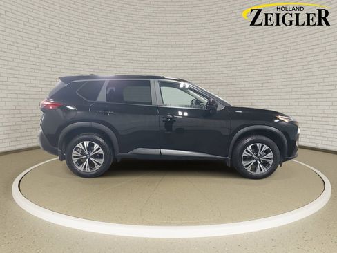 Certified 2023 Nissan Rogue SV AWD/4WD image 4