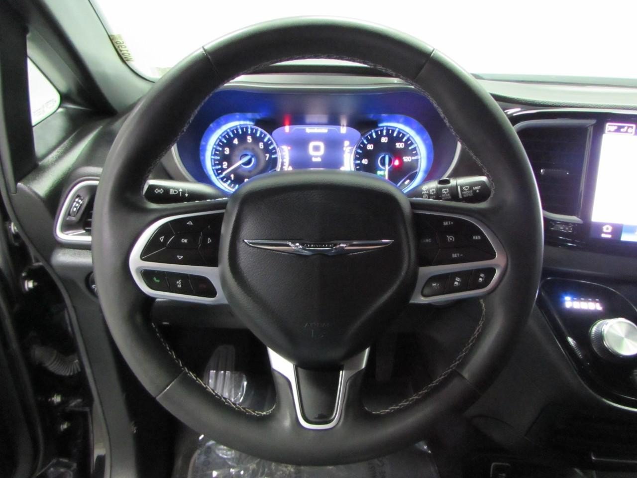 Used 2025 Chrysler Pacifica Select FWD image 24