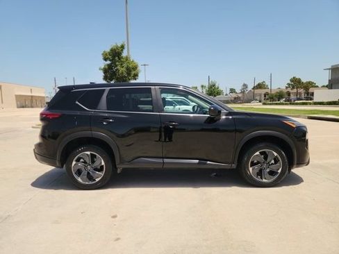 Used 2024 Nissan Rogue SV AWD/4WD image 4