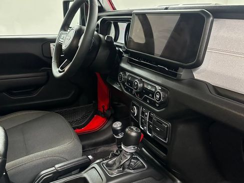 Used 2024 Jeep Wrangler Unlimited AWD/4WD image 36