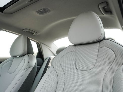 New 2026 Hyundai Elantra Limited FWD image 18