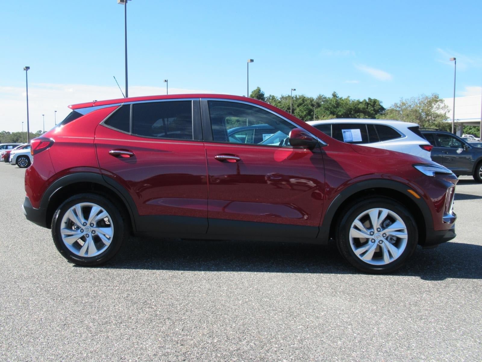 Used 2024 Buick Encore GX Preferred w/ Comfort Package FWD image 2