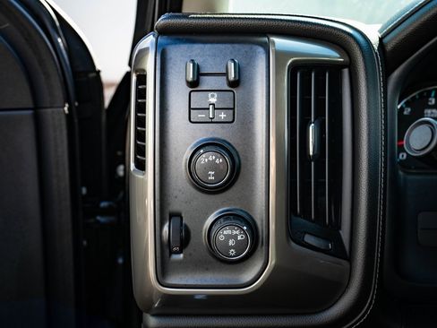 Used 2018 Chevrolet Silverado 2500 High Country image 44