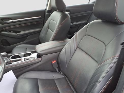 Used 2023 Nissan Altima 2.5 SR w/ SR Premium Package image 11