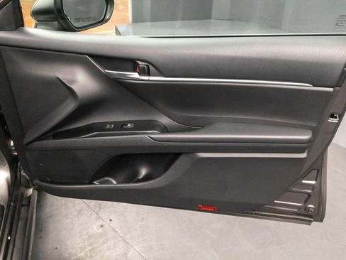 Used 2020 Toyota Camry SE w/ Moonroof Package image 34