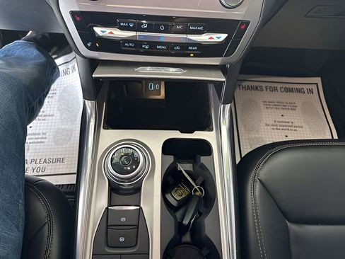 Used 2022 Ford Explorer XLT w/ Equipment Group 202A image 13