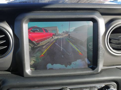 Used 2022 Jeep Gladiator Willys image 31