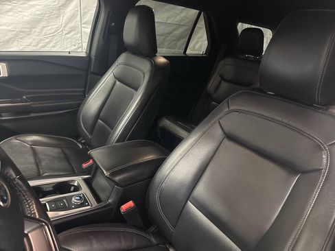 Used 2020 Ford Explorer XLT w/ Equipment Group 202A AWD/4WD image 25
