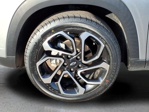 Used 2024 Chevrolet Trax RS w/ Driver Confidence Package FWD image 10