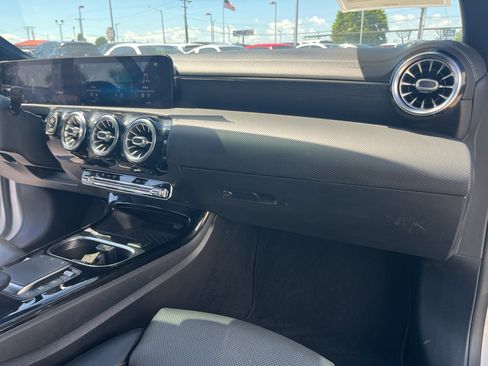 Used 2021 Mercedes-Benz CLA 250 4MATIC image 41