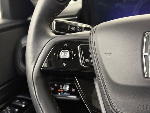 Certified 2025 Lincoln Aviator AWD image 25