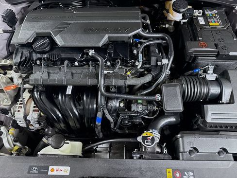 Certified 2023 Hyundai Elantra SE FWD image 31