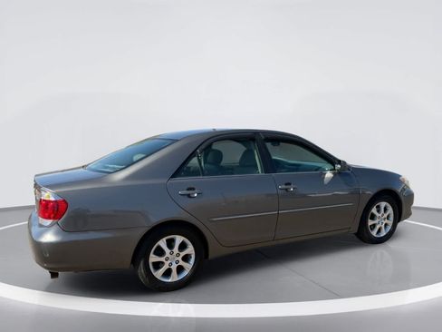 Used 2005 Toyota Camry XLE w/ XLE Premium Plus Pkg FWD image 5