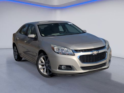 Used 2015 Chevrolet Malibu LT w/ Leather Package image 2