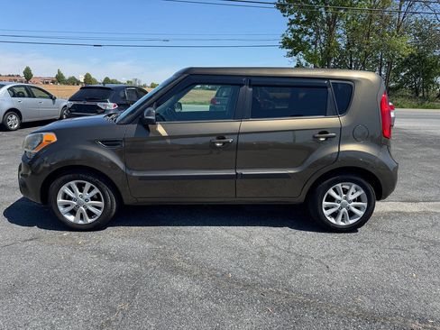 Used 2013 Kia Soul + FWD image 3