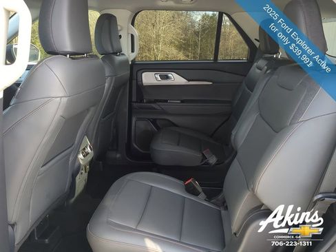 Used 2025 Ford Explorer Active w/ Active Comfort Package image 13