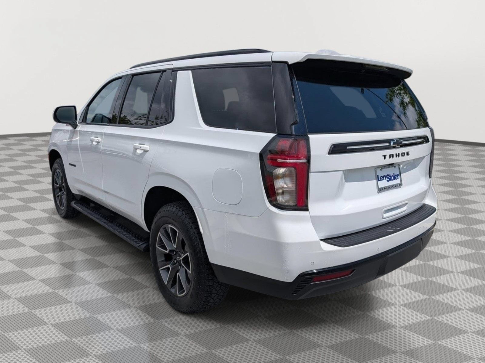 Used 2023 Chevrolet Tahoe Z71 w/ Luxury Package AWD/4WD image 3