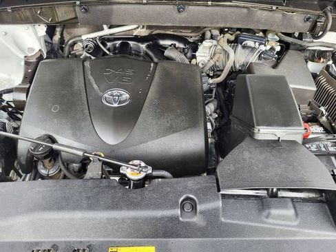 Used 2019 Toyota Highlander SE image 20