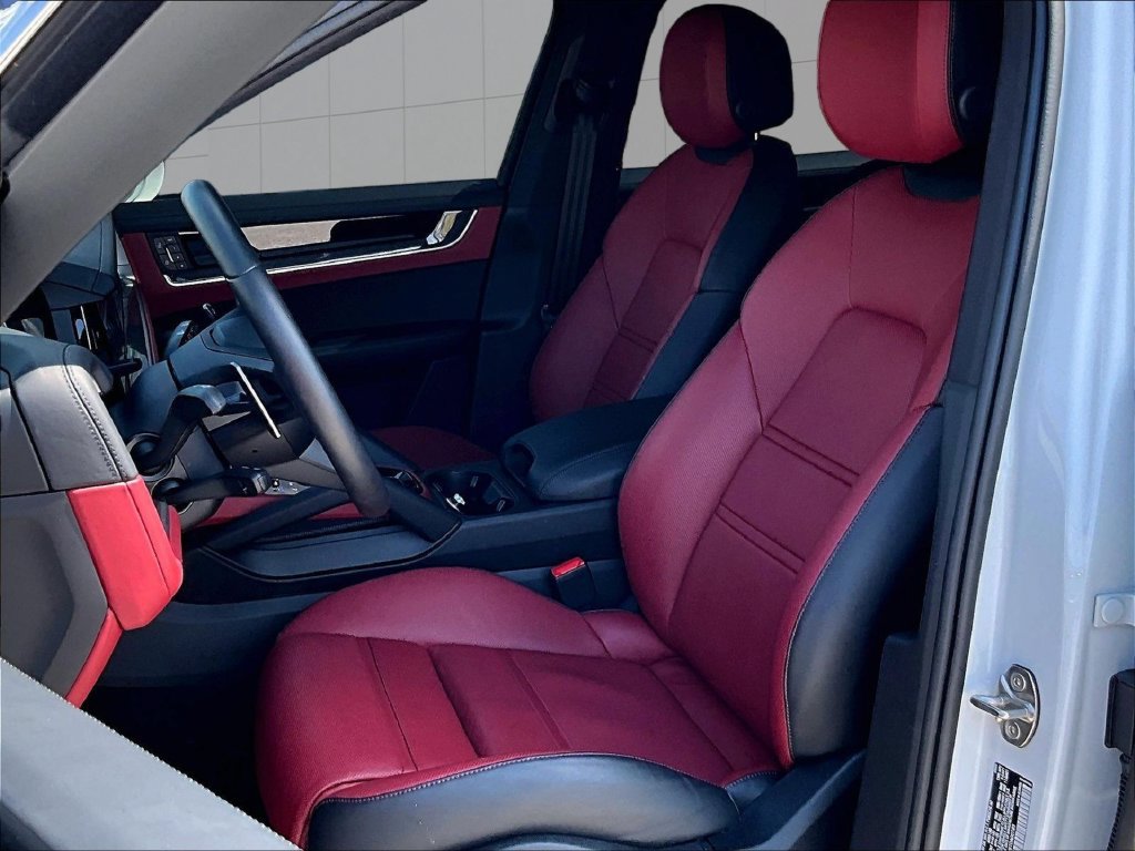 Certified 2026 Porsche Cayenne AWD/4WD image 5