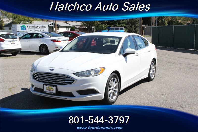 Used 2017 Ford Fusion SE FWD image 1