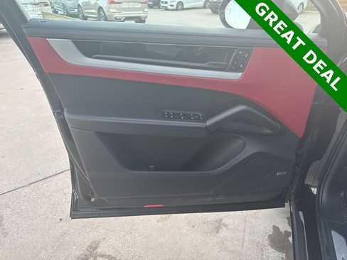 Used 2024 Porsche Cayenne Coupe image 20