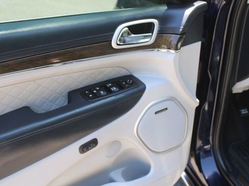 Used 2018 Jeep Grand Cherokee Summit AWD/4WD image 19