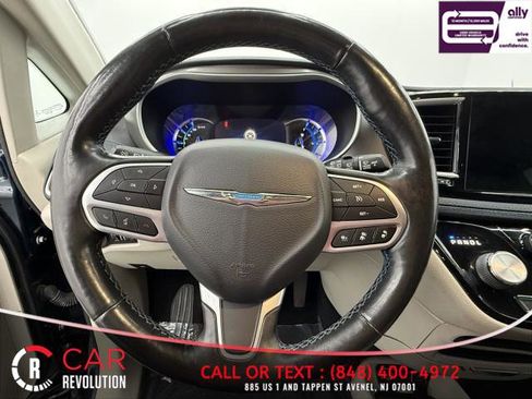Used 2021 Chrysler Pacifica Touring-L image 21