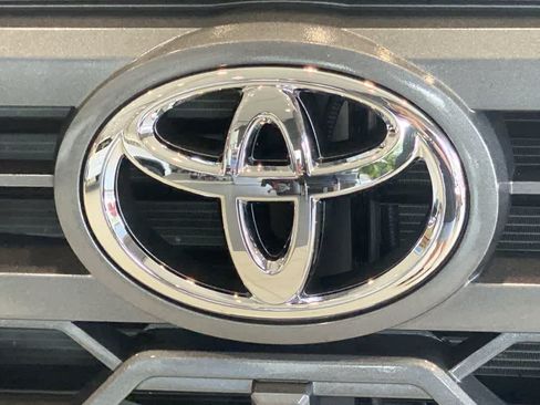 Used 2024 Toyota Tundra Platinum w/ TRD Off-Road Package AWD/4WD image 10