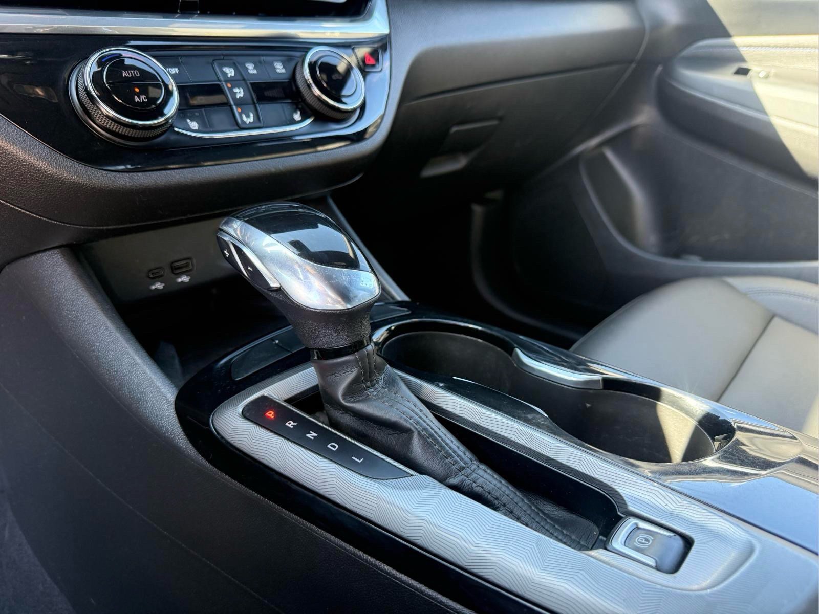Used 2024 Buick Envista Sport Touring w/ Convenience I Package FWD image 24