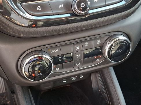 Used 2023 Chevrolet TrailBlazer LT w/ Convenience Package FWD image 14