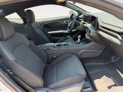 Used 2025 Ford Mustang Coupe RWD image 15