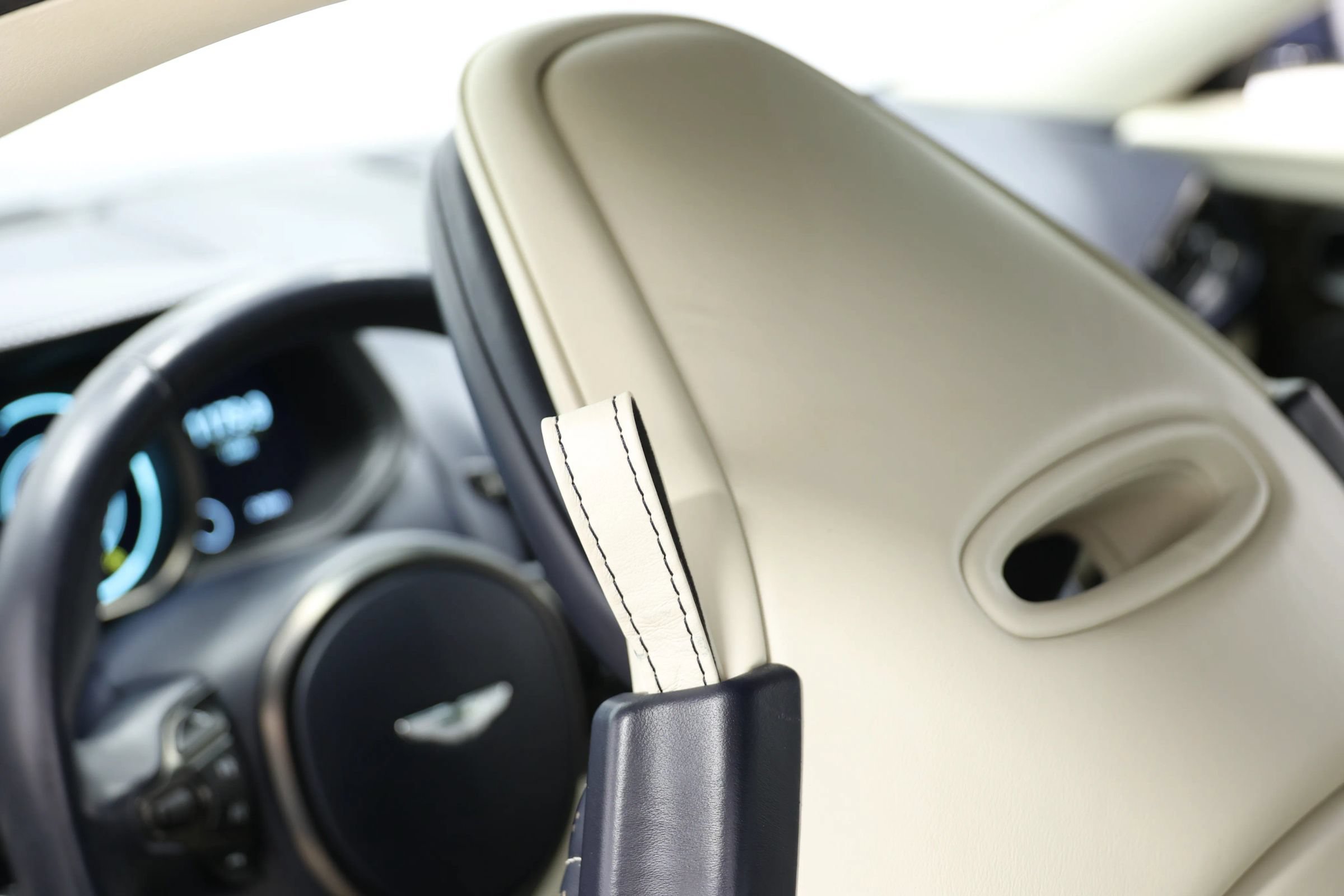 Used 2019 Aston Martin DB11 Coupe RWD image 57